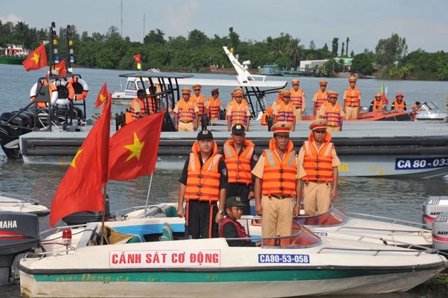  500 cán bộ, chiến sĩ cảnh sát tham gia diễn tập cứu nạn, cứu hộ sự cố giao thông đường thủy