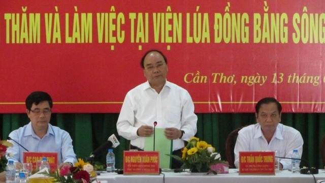 Thủ tướng Nguyễn Xuân Phúc phát biểu ý kiến chỉ đạo tại Viện lúa ĐBSCL.