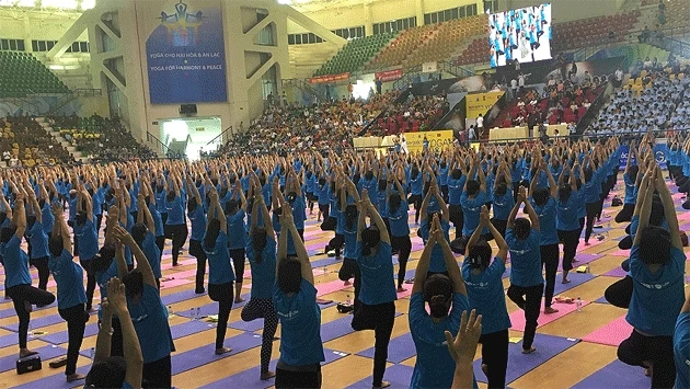 600 người tham gia đồng diễn trong Ngày hội Quốc tế Yoga lần thứ hai