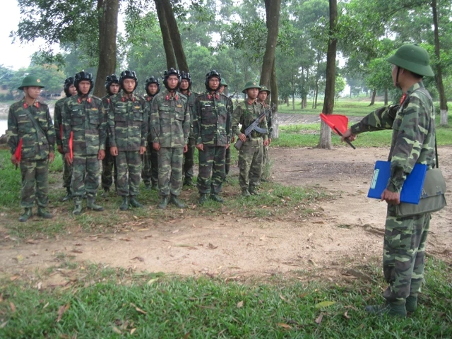 Khẩu đội pháo tự hành CY 152, Lữ đoàn 45 (Binh chủng Pháo binh) thực hành chiếm lĩnh trận địa, chuẩn bị chiến đấu.