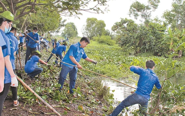 Người dân và thanh niên thành phố thường xuyên ra quân xử lý môi trường lưu vực Nhiêu Lộc - Thị Nghè. Sau khi xây dựng hoàn chỉnh toàn bộ dự án, nguồn nước thải sinh hoạt trong lưu vực này và quận 2 s