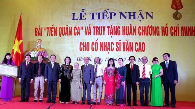 Tiếp nhận bài “Tiến quân ca” và truy tặng Huân chương Hồ Chí Minh cho cố nhạc sĩ Văn Cao