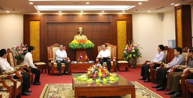  Hủa Phăn, Lào thắt chặt quan hệ với tỉnh Hòa Bình