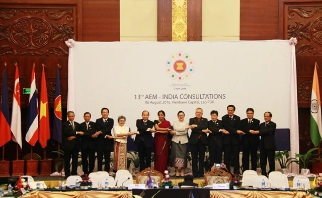 Các đại biểu tham dự Hội nghị thám vấn Bộ trưởng Kinh tế ASEAN - Ấn Độ lần thứ 13 ngày 6-8.