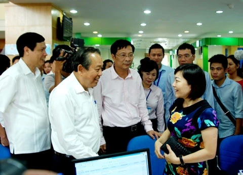 Phó Thủ tướng Trương Hòa Bình thăm Trung tâm hành chính công tỉnh Quảng Ninh.