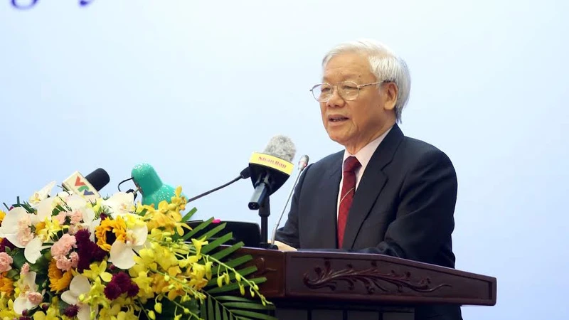 Tổng Bí thư Nguyễn Phú Trọng phát biểu ý kiến chỉ đạo Hội nghị.