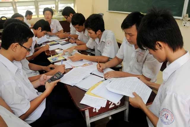 Học sinh Trường THPT An Lạc, quận Bình Tân (TP Hồ Chí Minh) trong giờ học nhóm.