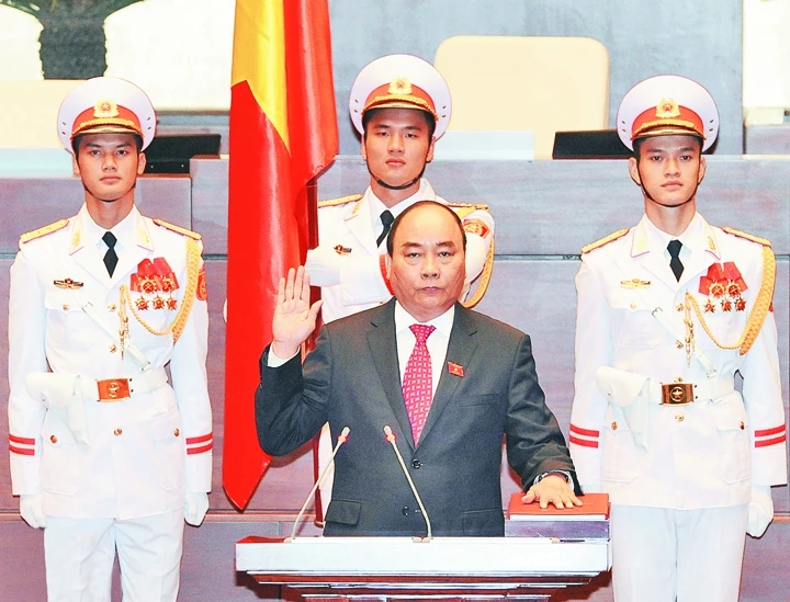 Thủ tướng Chính phủ Nguyễn Xuân Phúc tuyên thệ nhậm chức tại kỳ họp thứ nhất, QH khóa XIV.
