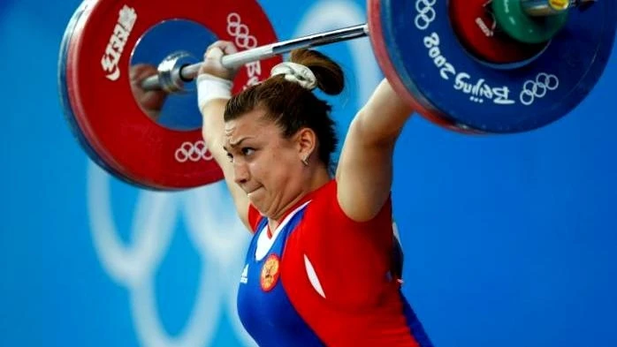 Nữ VĐV cử tạ Nadezda Evstyukhina của Nga nằm trong số các VĐV vừa bị IOC tước huy chương Olympic do dính líu tới doping tại Olympic Bắc Kinh 2008. (Ảnh: Reuters)