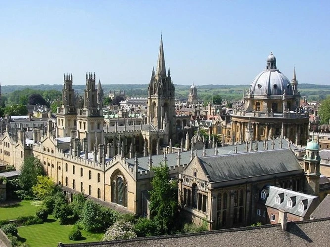 Đại học Oxford (Anh quốc).