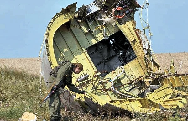 Hiện trường vụ rơi máy bay MH17.