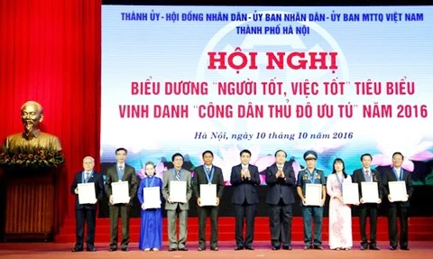 Hà Nội vinh danh chín “Công dân Thủ đô ưu tú” năm 2016