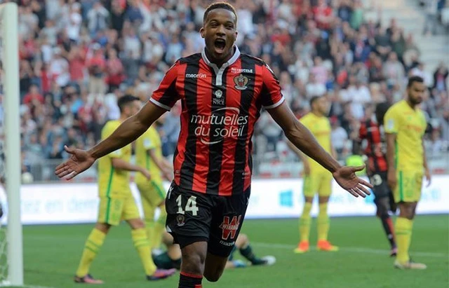 Hiệu suất ghi bàn đáng nể của "Super" Mario giúp Nice bỏ xa các đổi thủ ở Ligue 1. (Ảnh: Reuters)