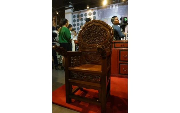 Một số mẫu thiết kế mang tính ứng dụng cao được lấy từ kho di sản của người Việt như ghế thời Mạc.