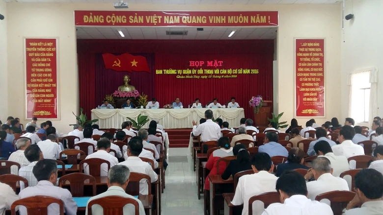 Ban Thường vụ Quận ủy Bình Thủy, TP Cần Thơ đối thoại với cán bộ cơ sở. Ảnh: NGUYỄN TÍN