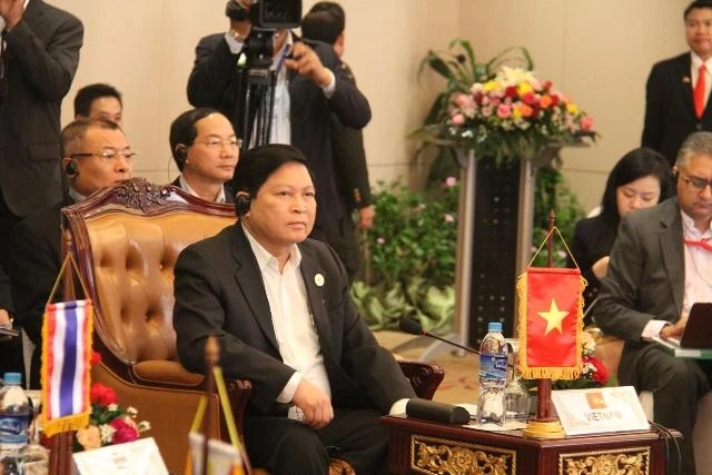 Đại tướng Ngô Xuân Lịch, Ủy viên Bộ Chính trị, Bộ trưởng Bộ Quốc phòng dẫn đầu Đoàn Việt Nam tham dự Hội nghị.