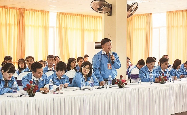 Các đảng viên trẻ xuất sắc của Hà Nội tham gia tọa đàm về Nghị quyết T.Ư 4 (khóa XII) về xây dựng, chỉnh đốn Đảng.