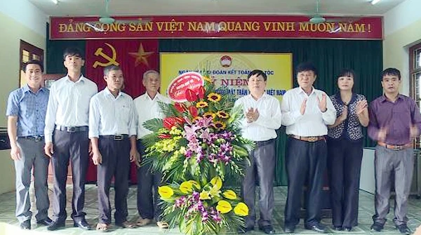 Đại diện lãnh đạo huyện Quế Võ dự Ngày hội Đại đoàn kết toàn dân tộc thôn Mai Ổ, xã Mộ Đạo, huyện Quế Võ (Bắc Ninh).