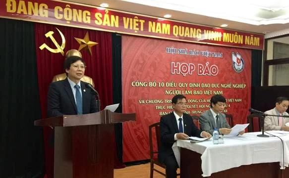 Đồng chí Hồ Quang Lợi, Phó Chủ tịch Thường trực Hội Nhà báo Việt Nam công bố về Đạo đức nghề nghiệp người làm báo Việt Nam.