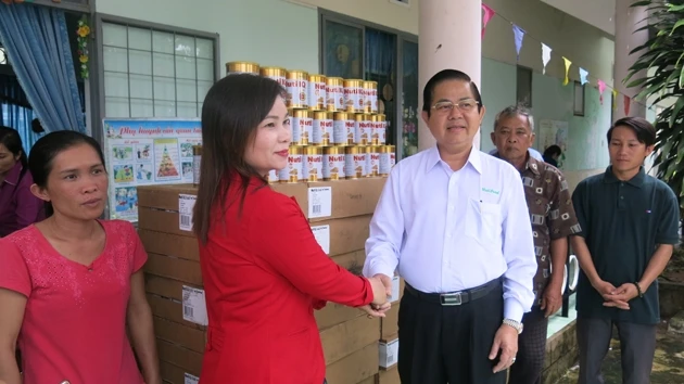 Nutifood cứu trợ 23 tỷ đồng cho người dân vùng lũ Bình Định