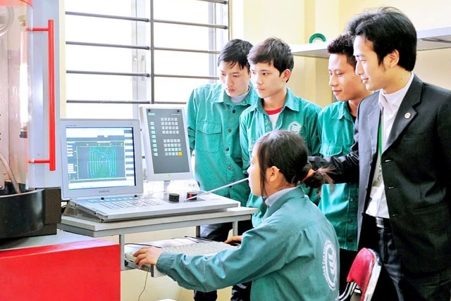 Lao động Việt Nam cần được đào tạo sâu về tự động hóa, kỹ thuật số và công nghệ thông tin.