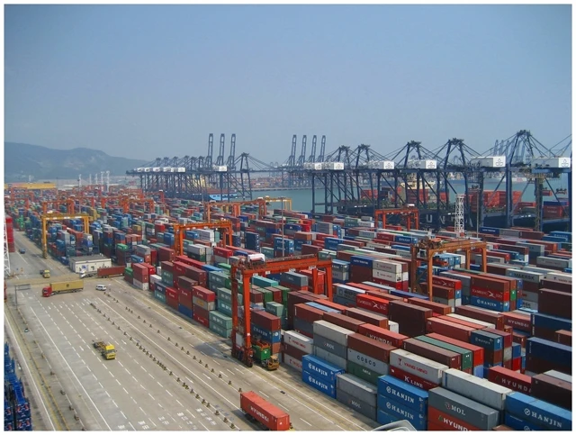Thâm Quyến là thành phố có nhiều cảng nhất Trung Quốc.