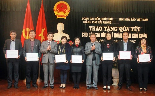 Hội Nhà báo Việt Nam dành 500 phần quà Tết tặng người có hoàn cảnh khó khăn tại Hải Phòng