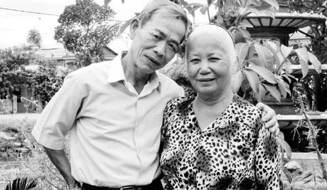 Bao năm qua đi, tình cảm vợ chồng ông Phú vẫn nồng thắm.