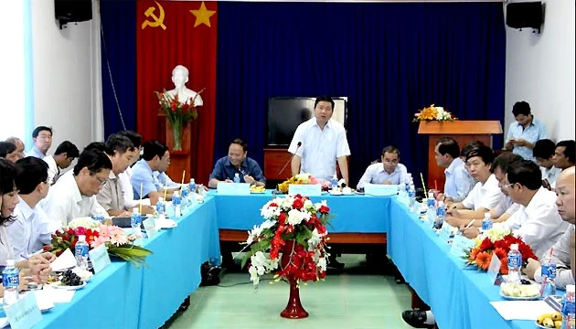 Bí thư Thành ủy TP Hồ Chí Minh Đinh La Thăng phát biểu tại buổi làm việc.