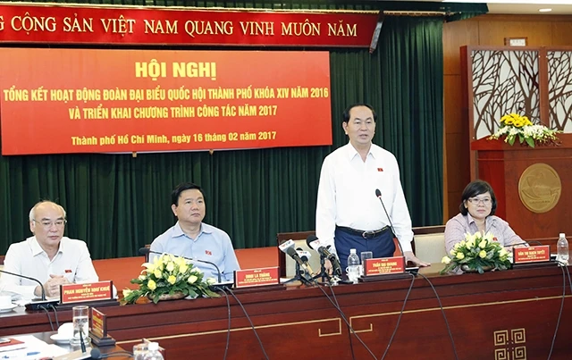 Chủ tịch nước Trần Đại Quang phát biểu ý kiến tại Hội nghị tổng kết hoạt động của Đoàn đại biểu Quốc hội TP Hồ Chí Minh khóa XIV năm 2016 và triển khai chương trình công tác năm 2017. Ảnh: NHAN SÁNG (