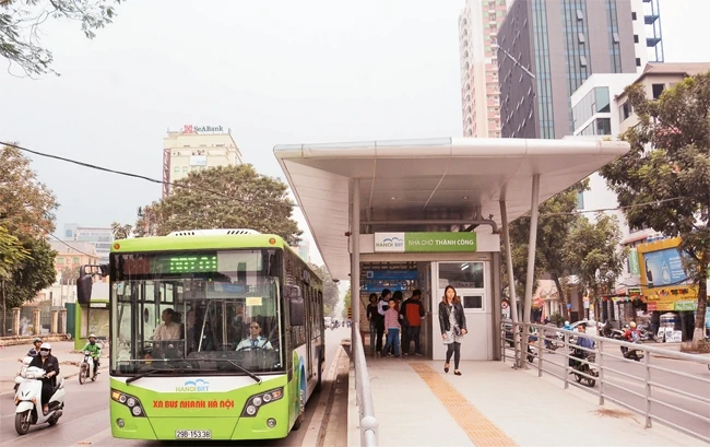 Từ khi đưa vào hoạt động, tuyến BRT01 đã vận chuyển hơn 665 nghìn lượt hành khách. Ảnh: DUY LINH