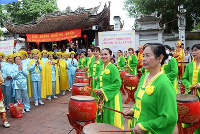 Màn trống khai hội đền Đô (huyện Từ Sơn, Bắc Ninh) năm 2016.