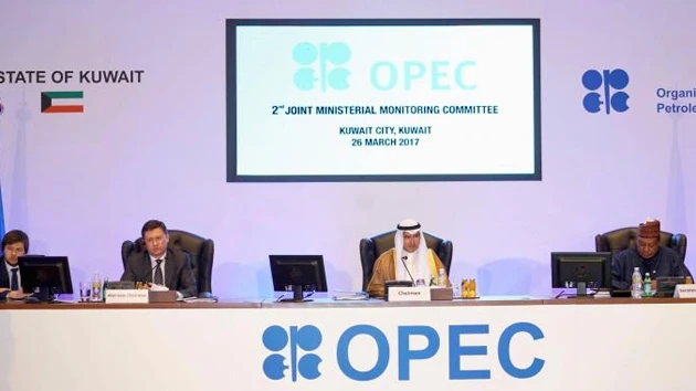 Bộ trưởng Năng lượng các nước thuộc OPEC và không thuộc OPEC tham dự cuộc họp tại thành phố Kuwait, Thủ đô của Kuwait, ngày 26-3-2016. (Ảnh: Reuters)