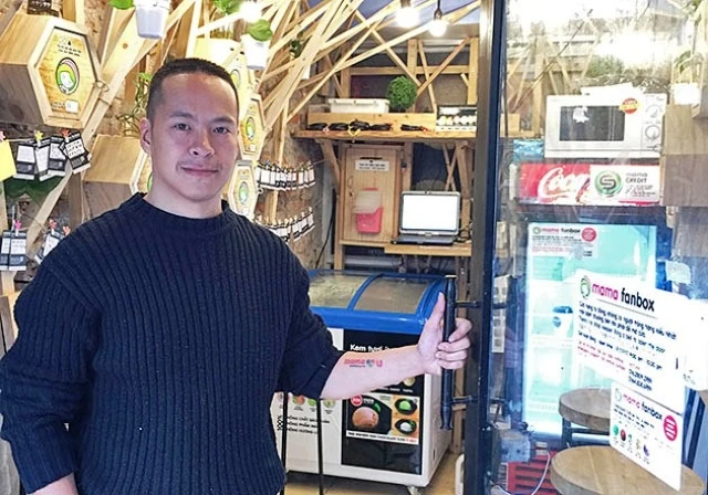 Anh Đào Khánh Hiệp trong cửa hàng độc đáo của mình.