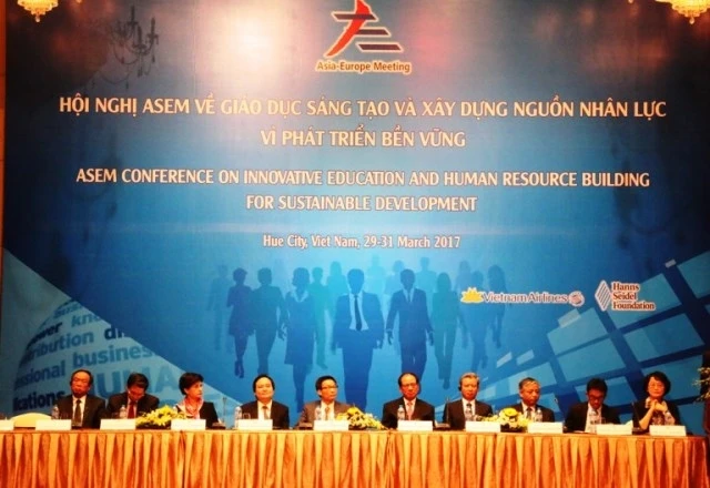 Các đại biểu thành viên Diễn đàn hợp tác (ASEM) chủ trì hội nghị về “Giáo dục sáng tạo và xây dựng nguồn nhân lực vì phát triển bền vững”.