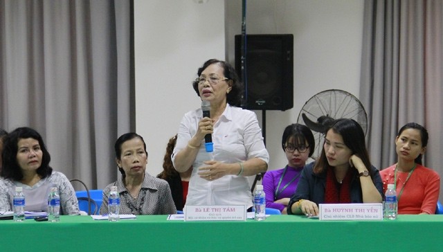 Cử tri đại diện cho Hội Từ thiện và Bảo vệ quyền trẻ em TP Đà Nẵng nêu kiến nghị tại buổi tiếp xúc cử tri.