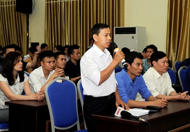 Đại diện lãnh đạo UBND xã Đồng Tâm, huyện Mỹ Đức phát biểu tại cuộc họp.