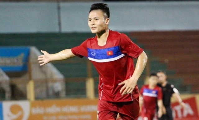 Tiền vệ Quang Hải được HLV Hoàng Anh Tuấn tin tưởng trao tấm băng đội trưởng của đội tuyển U20 quốc gia.