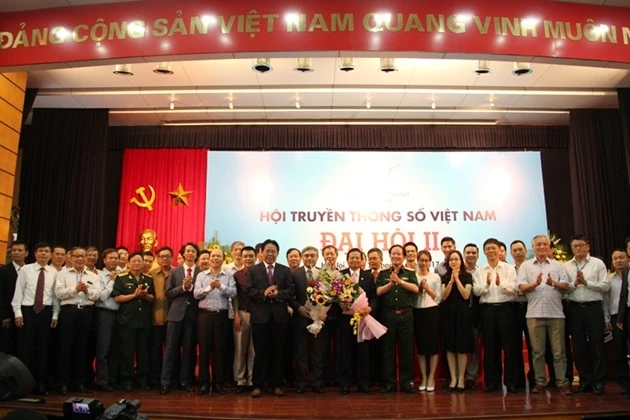 Ban Chấp hành Hội Truyền thông số Việt Nam nhiệm kỳ II (2017-2022) ra mắt Đại hội.