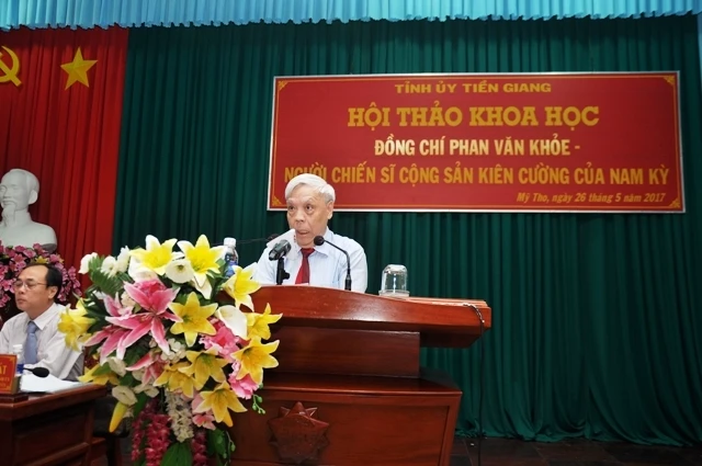 GS, TS Nguyễn Trọng Phúc - nguyên Viện trưởng Viện Lịch sử Đảng, phát biểu tham luận tại hội thảo.