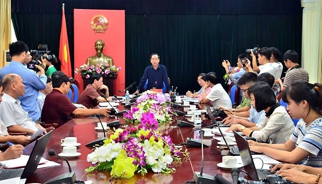 Chủ tịch UBND tỉnh Hòa Bình Nguyễn Văn Quang tại buổi họp báo.