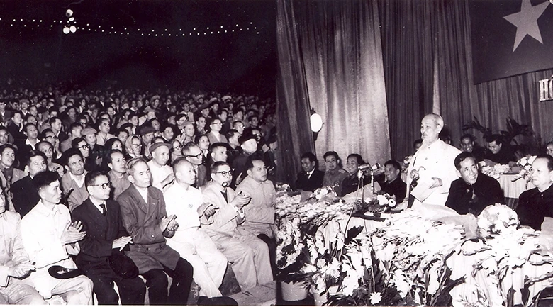 Chủ tịch Hồ Chí Minh phát biểu ý kiến tại lễ lần thứ 35 ngày thành lập Đảng Cộng Sản Việt Nam ngày 3-2-1965