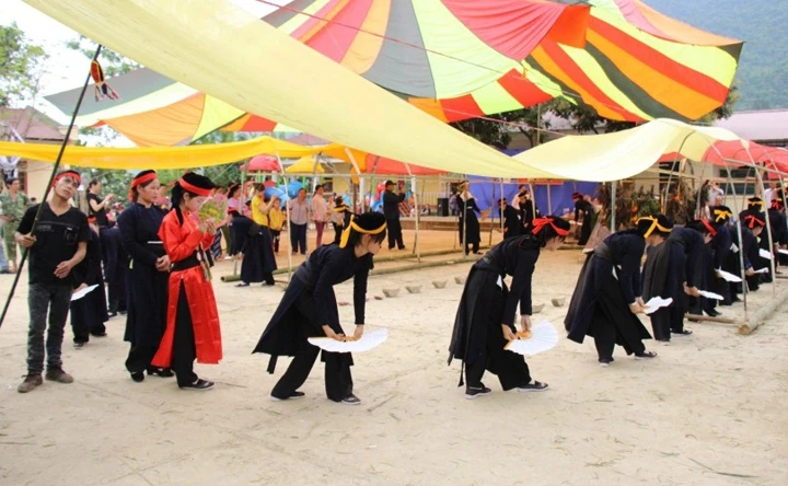 Nghi lễ cúng tiến Nàng Hai tại xóm Nưa Khau, xã Tiên Thành, huyện Phục Hòa (Cao Bằng). Ảnh: CÔNG HẢI