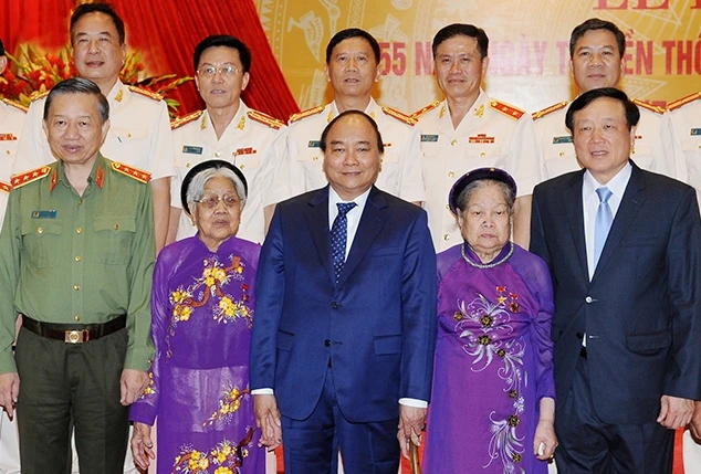 Thủ tướng Nguyễn Xuân Phúc và các đại biểu tại lễ kỷ niệm. Ảnh: TRẦN HẢI