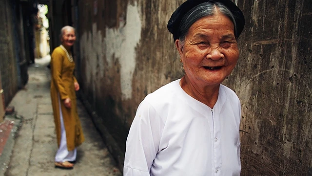 Nao nao nhớ người ăn trầu...