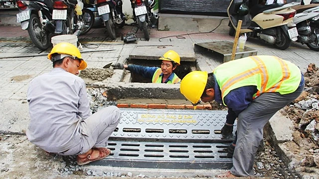 TP Hồ Chí Minh sẽ lắp đặt hàng loạt hệ thống cửa thu nước mặt đường kiểu mới nhằm đem lại sạch sẽ cho các tuyến đường.