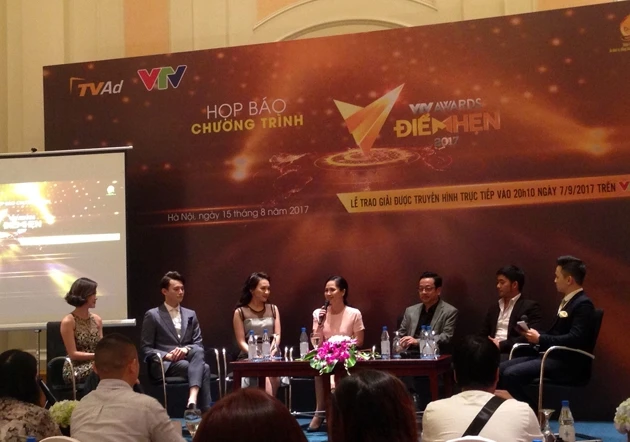 Các nghệ sĩ trò chuyện trước thềm giải thưởng VTV Awards.