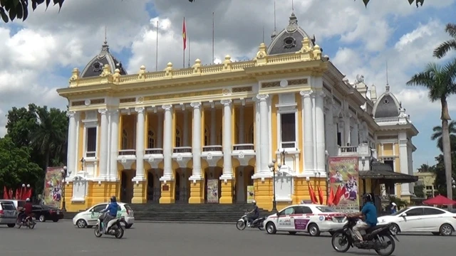 Nhà hát Lớn Hà Nội “vào tour”