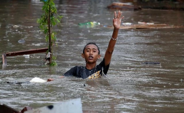 Tình hình mưa bão tại đảo Luzonm, Philippines, ngày 12-9. (Ảnh: Reuters)