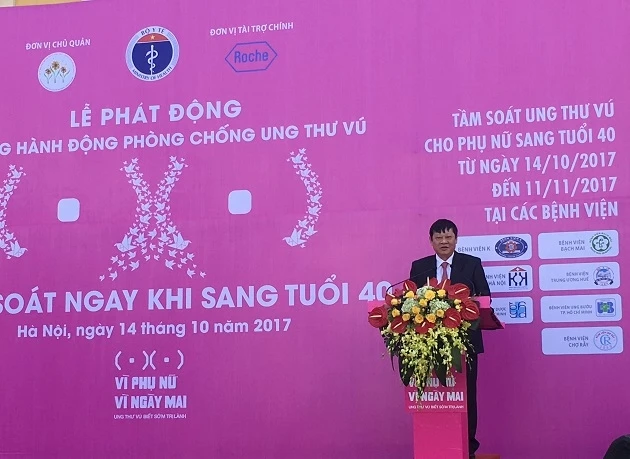 Thứ trưởng Bộ Y tế Nguyễn Viết Tiến phát động chiến dịch “tầm soát ung thư vú ngay khi sang tuổi 40”.